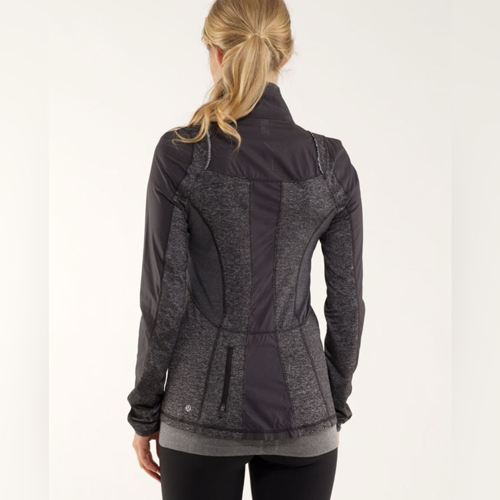 Lululemon Run: Featherweight Hybrid Jacket - Picture 2 of 12